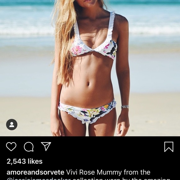Jessie James Decker Amore and Sorvette Bikini - Picture 9 of 14